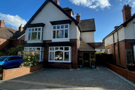 4 bedroom semi-detached house for sale