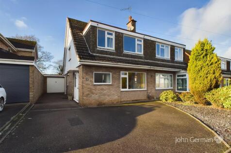 Mendip Avenue, Hillcroft Park, Stafford 3 bed semi