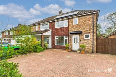 3 bedroom semi-detached house for sale