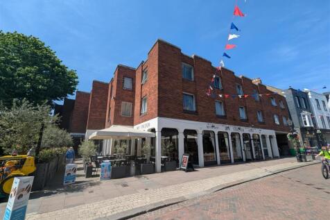 High Street, Rochester 2 bed flat for sale