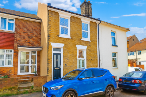 Ridley Road, Rochester 3 bed terraced house for sale