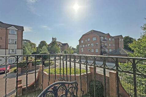 St. Annes Rise, Redhill 2 bed flat for sale