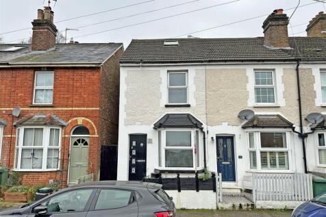 Garibaldi Road, Redhill, Surrey, RH1 6PB 2 bed terraced house for sale