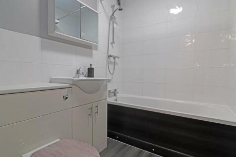 Garlands Road, Redhill 1 bed flat for sale