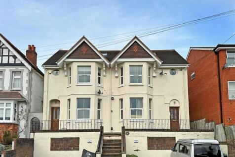 Brambletye Park Road, Redhill 1 bed flat for sale