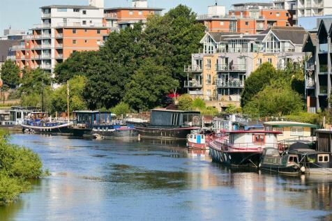 Victoria Steps Quay, Brentford, TW8 4 bed houseboat for sale