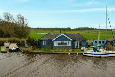 2 bedroom detached bungalow for sale