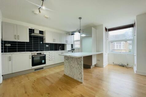 Farnborough Avenue, London E17 3 bed flat for sale