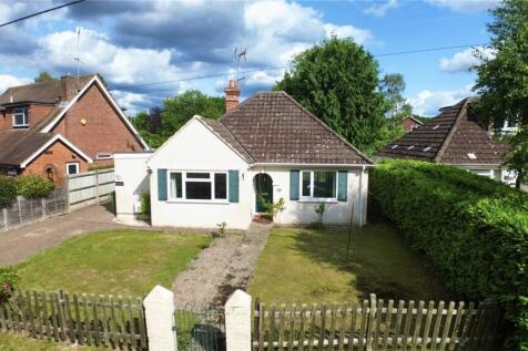 Moulsham Copse Lane, Yateley, Hampshire 2 bed bungalow for sale