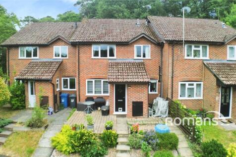 Shaftesbury Mount, Blackwater, Camberley 2 bed terraced house for sale
