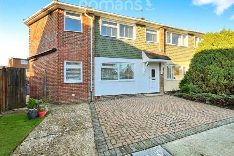 Berrybank, College Town, Sandhurst 4 bed semi