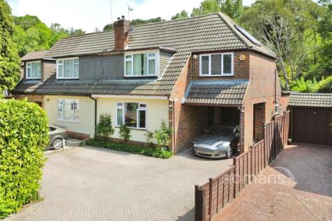 College Road, College Town, Sandhurst 4 bed semi