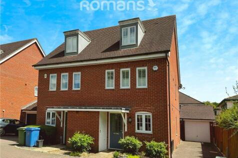 Alford Close, Sandhurst, Berkshire 3 bed semi