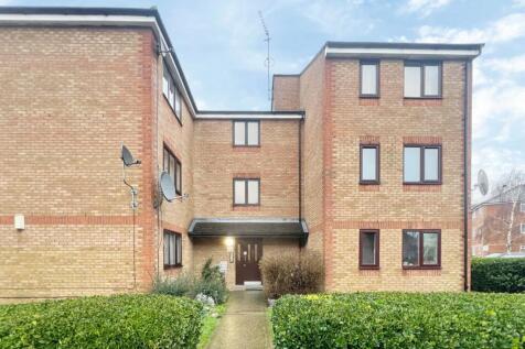 Danbury Crescent, South Ockendon RM15 1 bed flat for sale