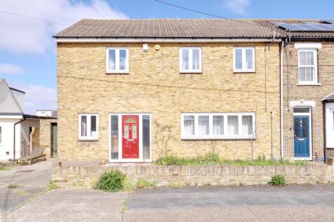 Garth Road, South Ockendon RM15 4 bed semi