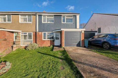 Winston Avenue, Binstead, PO33 3QG 3 bed semi