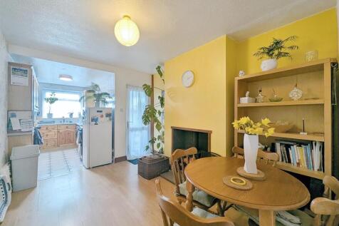 2 bedroom detached house for sale