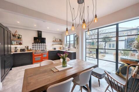 Nelson Street, Ryde, PO33 2EY 4 bed house for sale