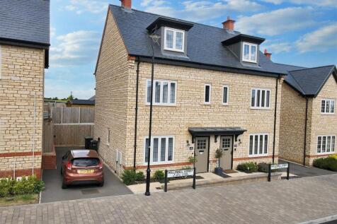 3 bedroom semi-detached house for sale