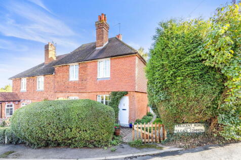 Barfields, Redhill RH1 2 bed terraced house for sale