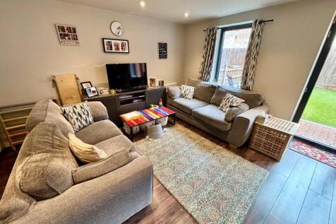 4 bedroom terraced house for sale