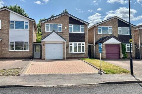 3 bedroom link detached house for sale