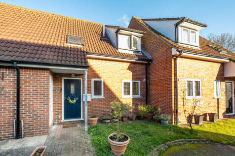 Holmes Meadow, Essex CM19 3 bed terraced house for sale