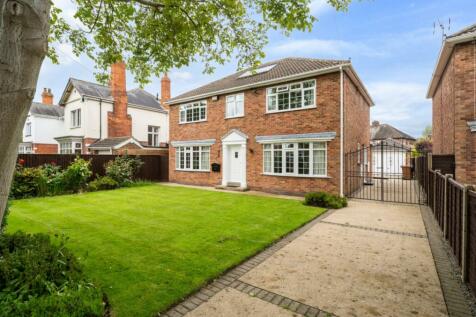 4 bedroom detached house for sale