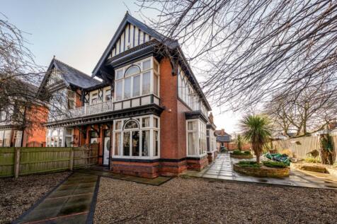 Park Drive, Grimsby, Lincolnshire, DN32 5 bed semi