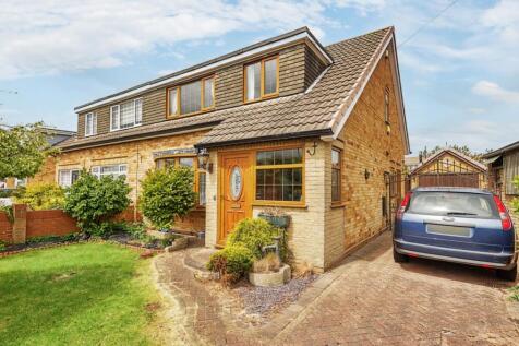 Highthorpe Crescent, Cleethorpes... 3 bed semi