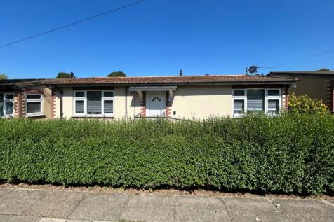Walmsgate Place, Grimsby... 2 bed detached bungalow for sale