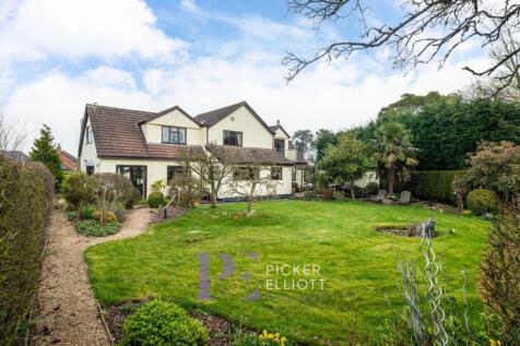 5 bedroom detached house for sale