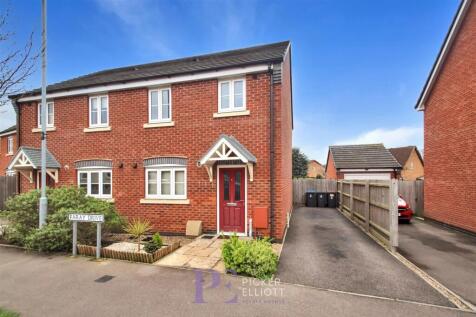 3 bedroom semi-detached house for sale
