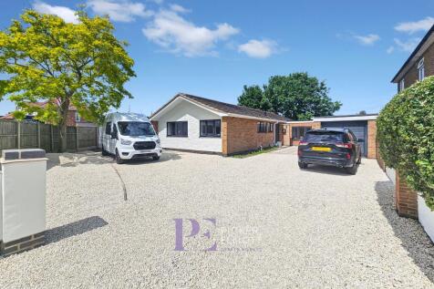 4 bedroom detached bungalow for sale