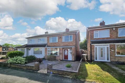 3 bedroom semi-detached house for sale