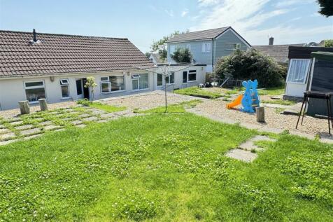 3 bedroom semi-detached bungalow for sale