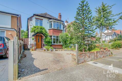 Connaught Gardens West... 3 bed detached house for sale