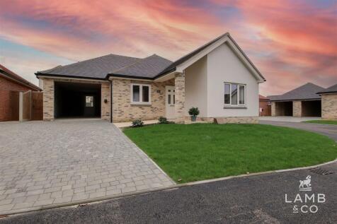 2 bedroom detached bungalow for sale