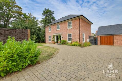 4 bedroom detached house for sale