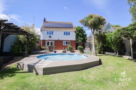 Clacton Road, St. Osyth CO16 4 bed detached house for sale