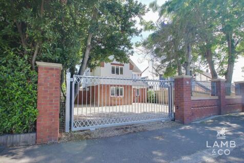 Clacton Road, St. Osyth CO16 4 bed detached house for sale