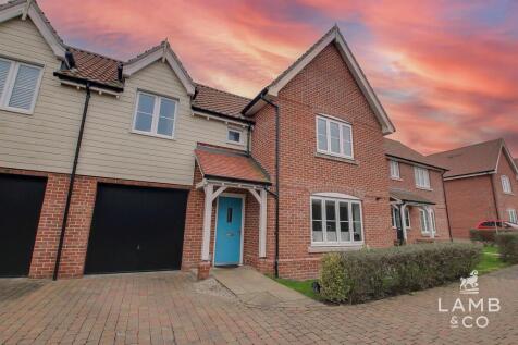 4 bedroom terraced house for sale