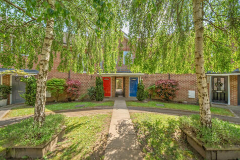 Knightscote Close, Harefield, Uxbridge 2 bed apartment for sale