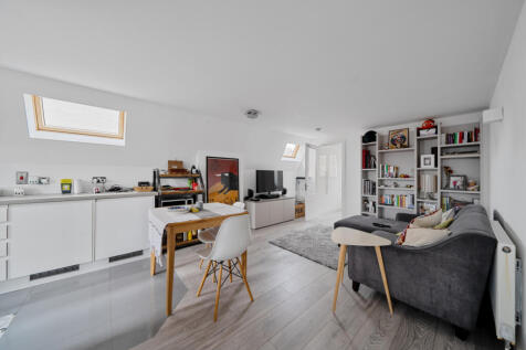 Pembroke Road, Ruislip 2 bed apartment for sale