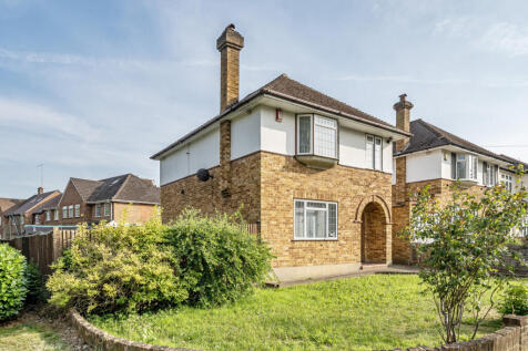 Wentworth Drive, Pinner 3 bed detached house for sale
