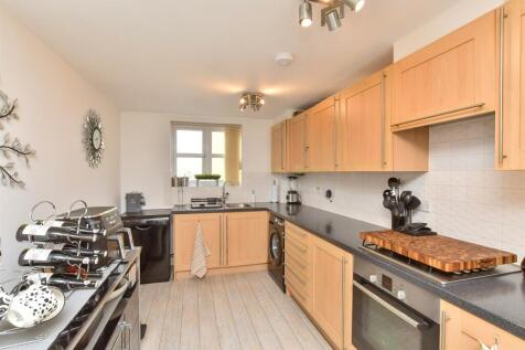 2 bedroom ground floor flat for sale