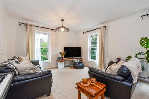 Palmerston court, Barnes close... 2 bed flat for sale