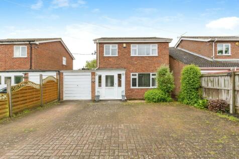 3 bedroom link detached house for sale