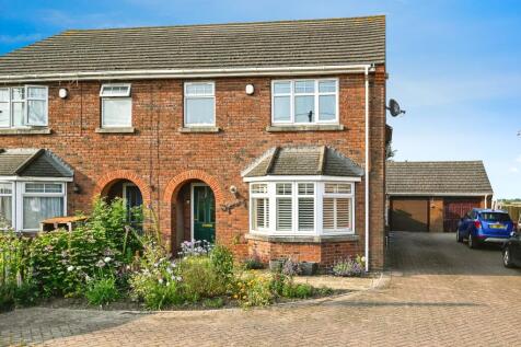 4 bedroom semi-detached house for sale