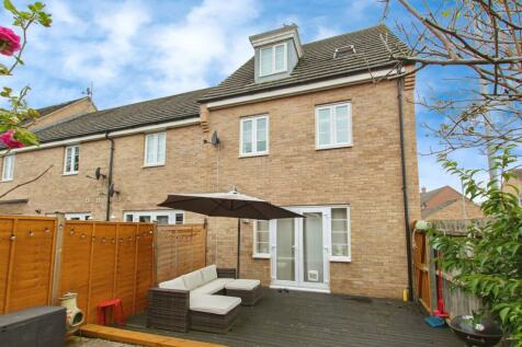 4 bedroom end of terrace house for sale